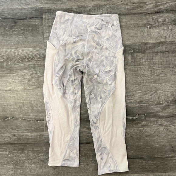 Lululemon lot - Picture 15 of 16